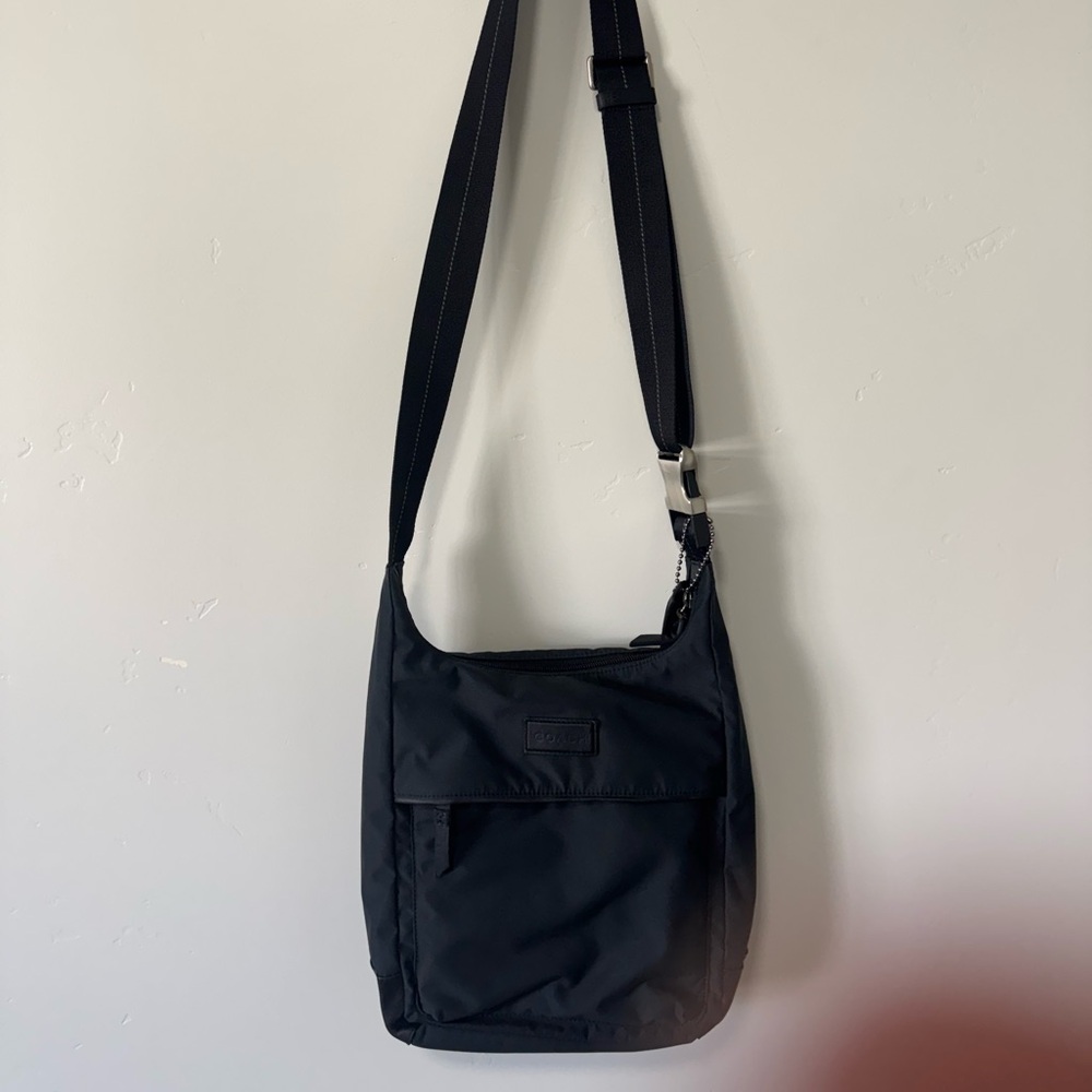 Coach Black Messenger Bag! Perfect for traveling and has tons of pockets✈️ - Picture 1 of 4